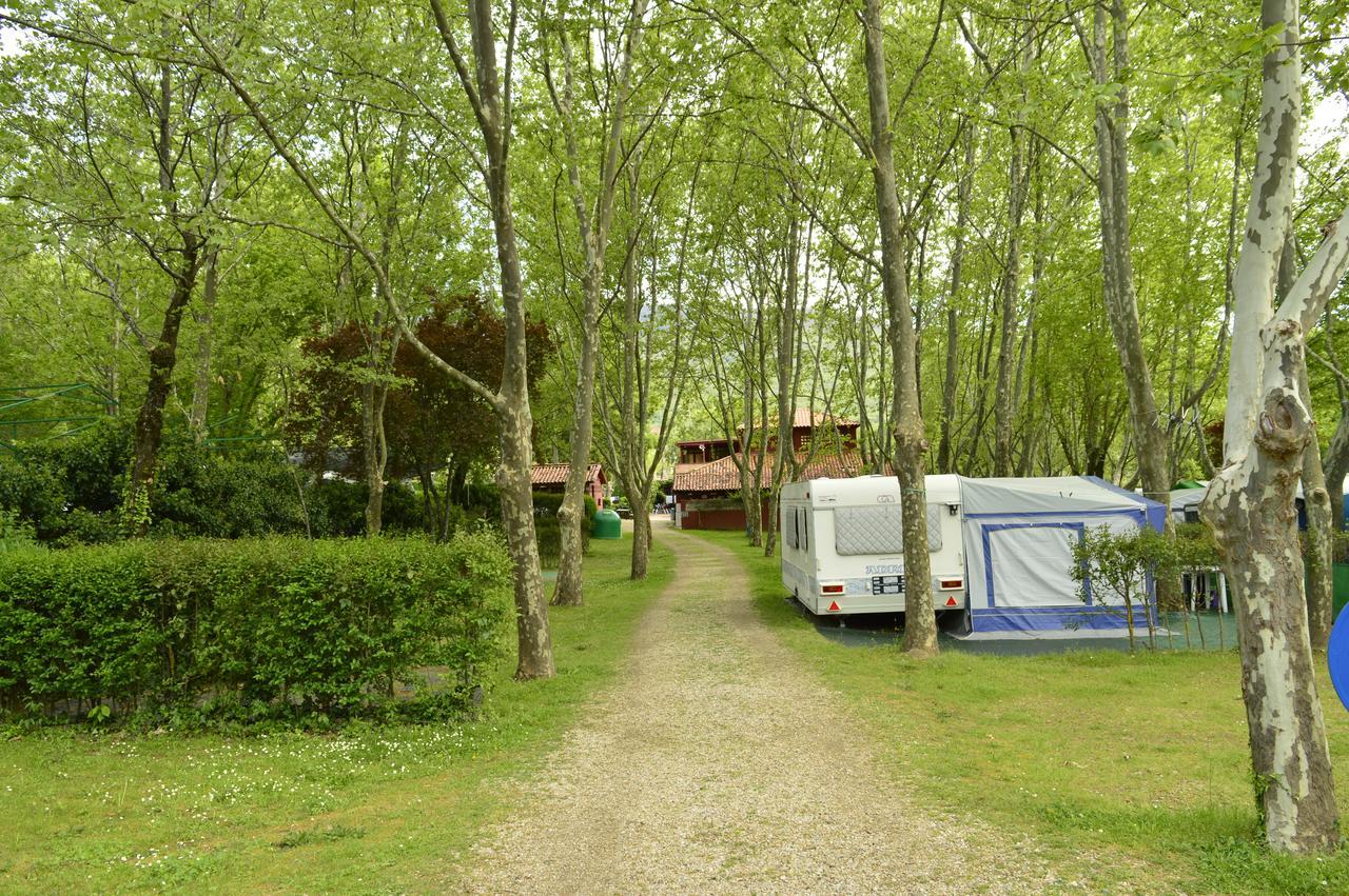 Camping El Pinajarro Hervas Exterior photo